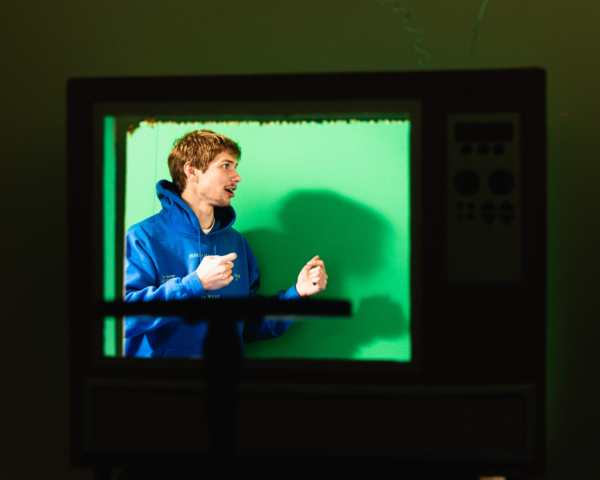 Puppetland monitor frame